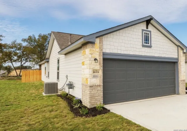 2nd image of 16531 Ginger Crossing, Elmendorf, TX 78112 | MLS# 1953311