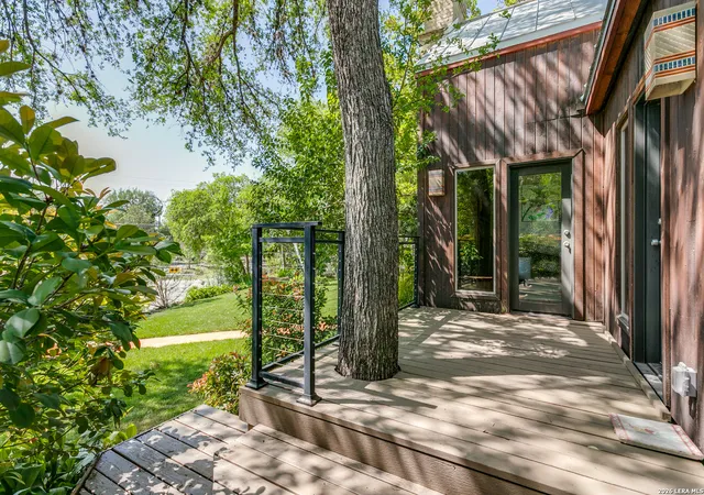 Photo 3 of Sale Pending at 301 Alamo Hts Blvd, San Antonio, TX 78209 | MLS# 1953314 | Listing updated on 2026-05-07