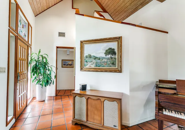 Photo 4 of Sale Pending at 301 Alamo Hts Blvd, San Antonio, TX 78209 | MLS# 1953314 | Listing updated on 2026-05-07