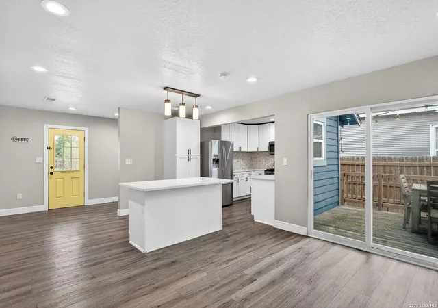 5th image of 1035 San Francisco, San Antonio, TX 78201 | MLS# 1953376