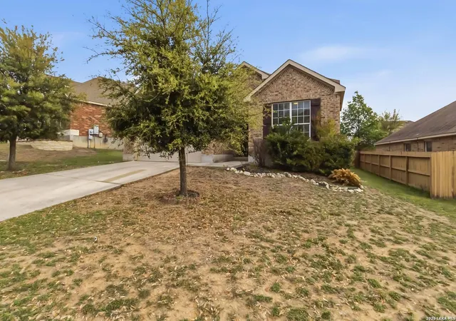Photo 3 of Single family home for sale at 27415 Valle, Boerne, TX 78015 | MLS# 1953391 | Listing updated on 2026-04-10