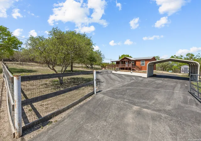 2nd image of 960 County Road 4511, Hondo, TX 78861 | MLS# 1953396