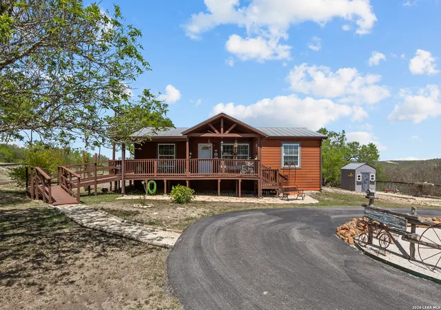 1st image of 960 County Road 4511, Hondo, TX 78861 | MLS# 1953396