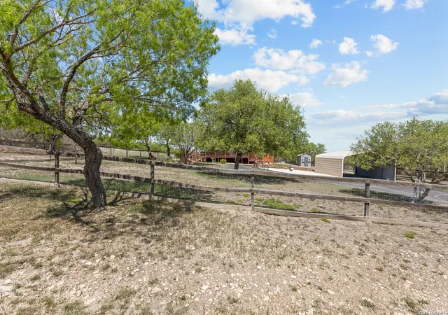 3rd image of 960 County Road 4511, Hondo, TX 78861 | MLS# 1953396