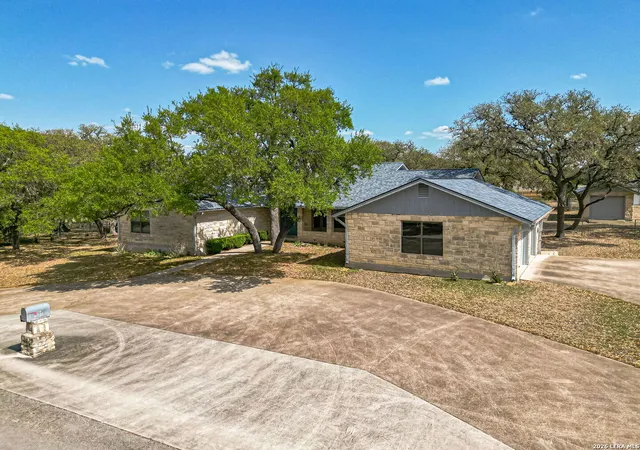 Photo 3 of Single family home for sale at 2701 Dees St, San Marcos, TX 78666 | MLS# 1953438 | Listing updated on 2026-04-12