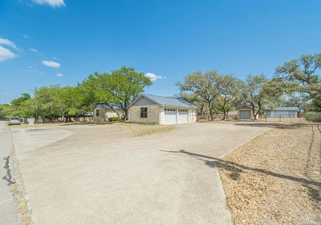 Photo 4 of Single family home for sale at 2701 Dees St, San Marcos, TX 78666 | MLS# 1953438 | Listing updated on 2026-04-12