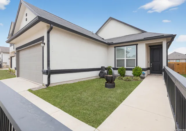 Photo 3 of Sale Pending at 223 W Granite Shrs, Boerne, TX 78006 | MLS# 1953475 | Listing updated on 2026-04-21