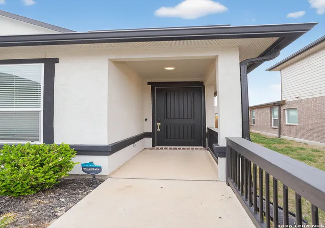 Photo 3 of Sale Pending at 223 W Granite Shrs, Boerne, TX 78006 | MLS# 1953475 | Listing updated on 2026-04-21