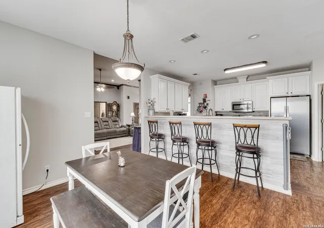 Photo 3 of Single family home for sale at 676 River Chase, New Braunfels, TX 78132 | MLS# 1953727 | Listing updated on 2026-08-16