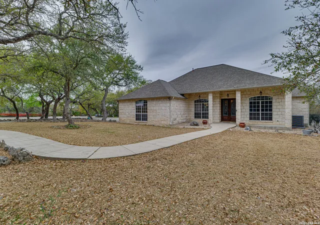 Photo 3 of Single family home for sale at 676 River Chase, New Braunfels, TX 78132 | MLS# 1953727 | Listing updated on 2026-08-16
