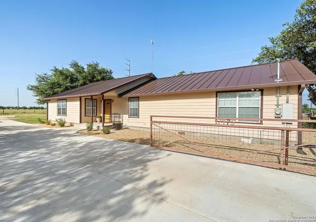 4th image of 17475 Fm 463, Natalia, TX 78059 | MLS# 1953744