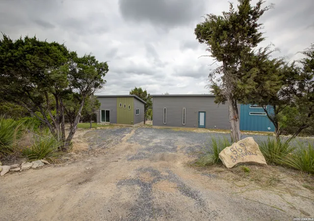Photo 3 of Single family home for sale at 569 Ledgeview, Canyon Lake, TX 78133 | MLS# 1953824 | Listing updated on 2026-08-29