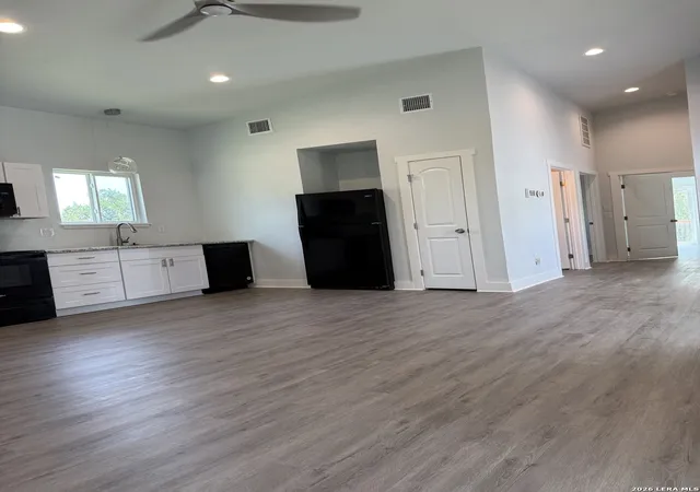Photo 4 of Single family home for sale at 569 Ledgeview, Canyon Lake, TX 78133 | MLS# 1953824 | Listing updated on 2026-08-29