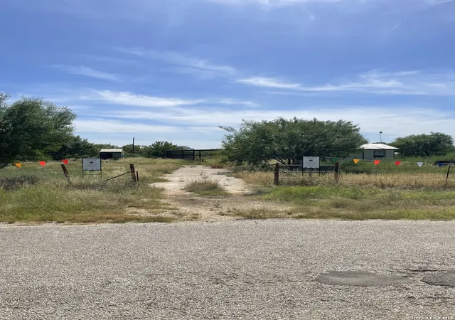 3rd image of 14150 Meadowview Dr, Lytle, TX 78052 | MLS# 1953874