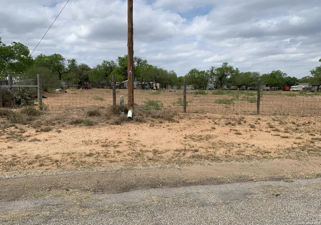 4th image of 644 Cr 6841, Lytle, TX 78058 | MLS# 1953926