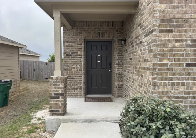 Photo 2 of Single family home for sale at 832 Stonemanor Bay, Seguin, TX 78155 | MLS# 1953972 | Listing updated on 2026-05-04