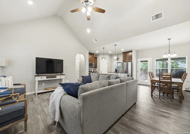Photo 3 of Single family home for sale at 1885 Deer Run, Canyon Lake, TX 78133 | MLS# 1954007 | Listing updated on 2026-08-24