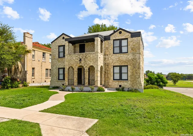 Photo 2 of Sale Pending at 424 Club, San Antonio, TX 78201 | MLS# 1954048 | Listing updated on 2026-05-01
