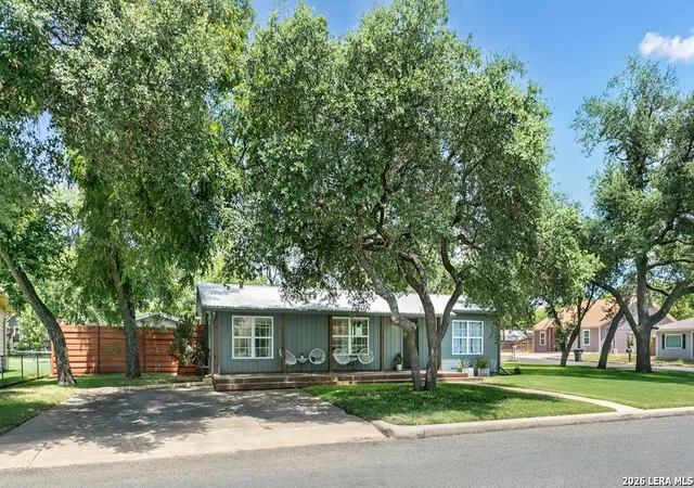 1st image of 912 Apple, Fredericksburg, TX 78624 | MLS# 1954090