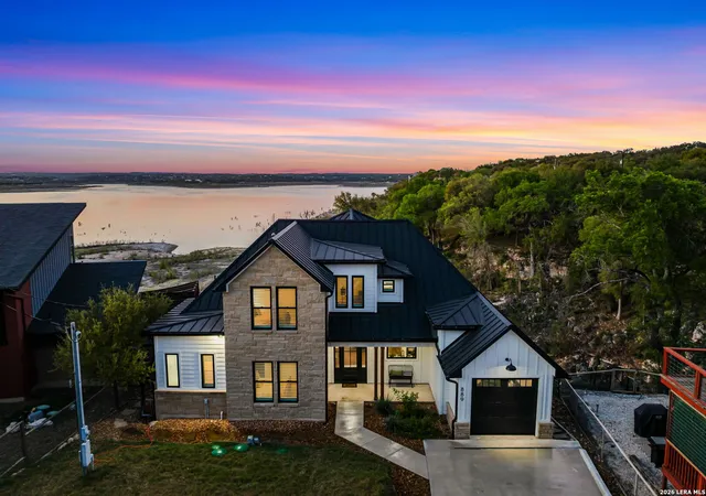 Photo 2 of Single family home for sale at 889 Glenn, Canyon Lake, TX 78133 | MLS# 1954116 | Listing updated on 2026-04-12