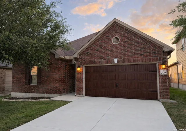 Homes for sale in Cibolo, TX | 209 Landmark, Cibolo, TX 78108 | MLS# 1954130