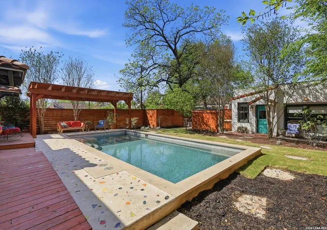 Photo 3 of Sale Pending at 315 Club Dr, San Antonio, TX 78201 | MLS# 1954194 | Listing updated on 2026-04-27