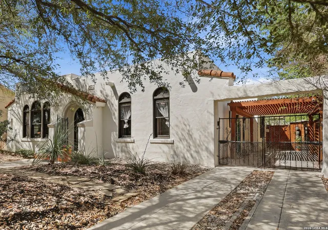 Photo 4 of Sale Pending at 315 Club Dr, San Antonio, TX 78201 | MLS# 1954194 | Listing updated on 2026-04-27
