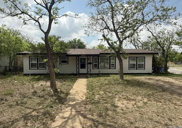 2nd image of 903 E Walnut, Seguin, TX 78155 | MLS# 1954200