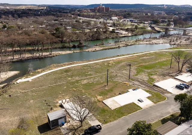 3rd image of 2106 Waterfront Dr, Kerrville, TX 78028 | MLS# 1954400