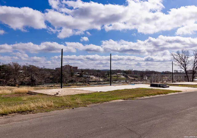 4th image of 2106 Waterfront Dr, Kerrville, TX 78028 | MLS# 1954400