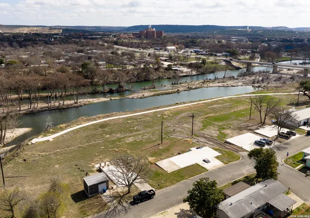 5th image of 2106 Waterfront Dr, Kerrville, TX 78028 | MLS# 1954400