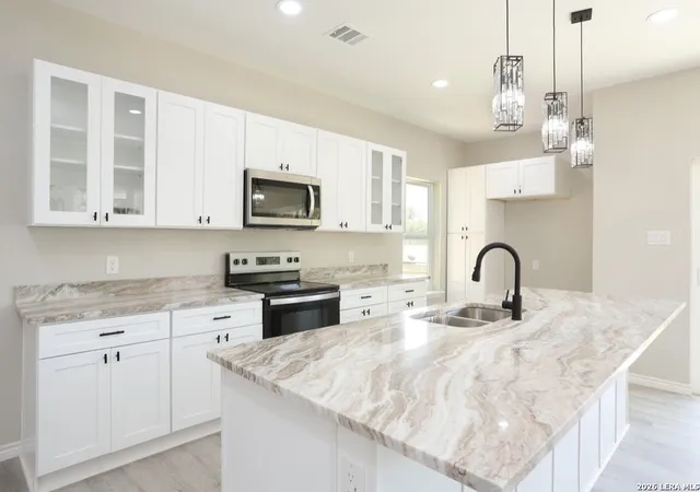 Photo 3 of Single family home for sale at 650 Canyon Circle, Canyon Lake, TX 78133 | MLS# 1954435 | Listing updated on 2026-04-21