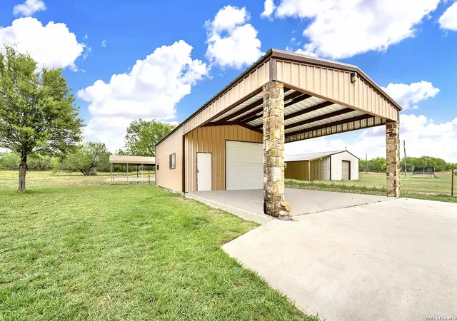Photo 3 of Single family home for sale at 3283 Hartfield, La Vernia, TX 78121 | MLS# 1954461 | Listing updated on 2026-10-01