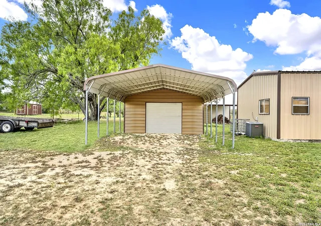 Photo 3 of Single family home for sale at 3283 Hartfield, La Vernia, TX 78121 | MLS# 1954461 | Listing updated on 2026-10-01