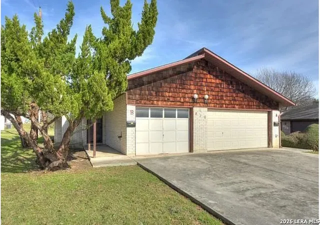 3rd image of 818 Lois St #A & B, Kerrville, TX 78028 | MLS# 1954468