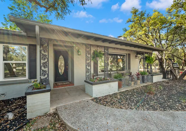 5th image of 114 Wagon Trail Road, Shavano Park, TX 78231 | MLS# 1954469