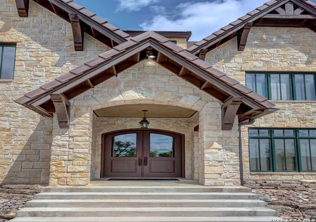 Photo 3 of Single family home for sale at 1104 Lois St, Kerrville, TX 78028 | MLS# 1954518 | Listing updated on 2026-08-03