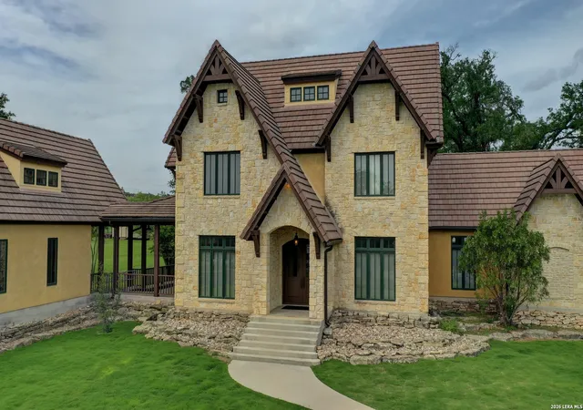 Photo 2 of Single family home for sale at 1104 Lois St, Kerrville, TX 78028 | MLS# 1954518 | Listing updated on 2026-08-03
