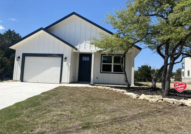 Photo 1 of Sale Pending at 729 Canyon Bnd, Canyon Lake, TX 78133 | MLS# 1954536 | Listing updated on 2026-04-20