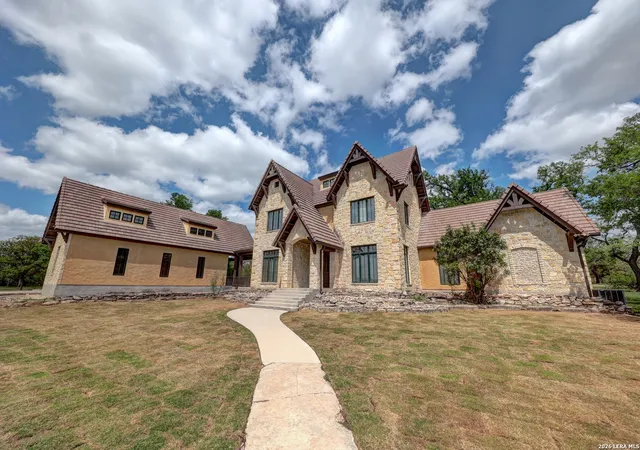 Photo 2 of Single family home for sale at 1104 B Lois St, Kerrville, TX 78028 | MLS# 1954564 | Listing updated on 2026-08-09