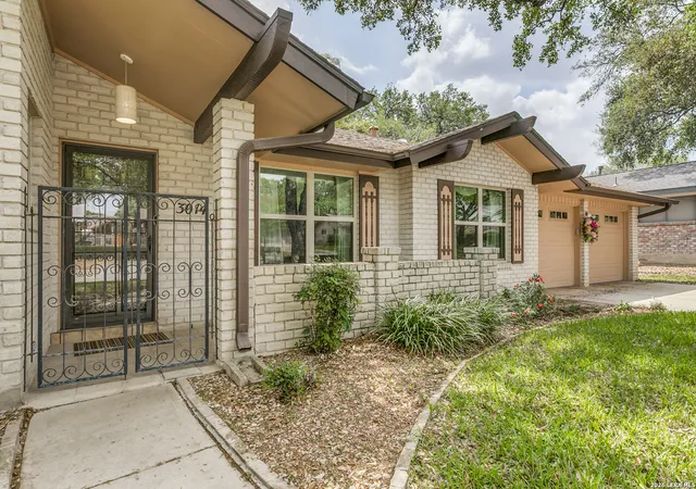 Photo 3 of Sale Pending at 3014 Manila, San Antonio, TX 78217 | MLS# 1954707 | Listing updated on 2026-05-18