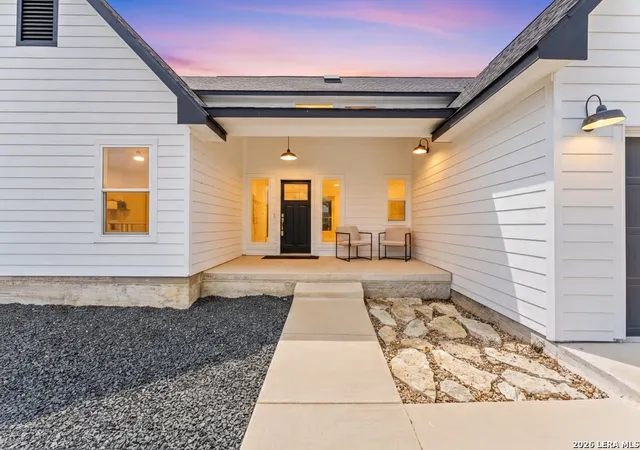 Photo 1 of Single family home for sale at 1090 Arcadia Dr, Canyon Lake, TX 78133 | MLS# 1954716 | Listing updated on 2026-06-26