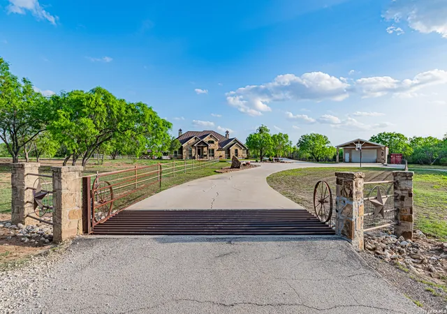 2nd image of 819 County Road 356, La Vernia, TX 78121 | MLS# 1954767