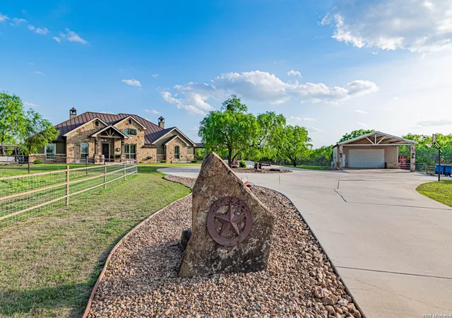 3rd image of 819 County Road 356, La Vernia, TX 78121 | MLS# 1954767