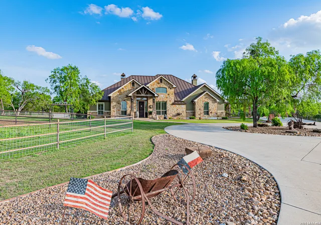 4th image of 819 County Road 356, La Vernia, TX 78121 | MLS# 1954767