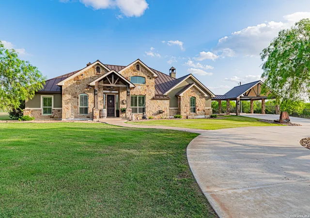 5th image of 819 County Road 356, La Vernia, TX 78121 | MLS# 1954767