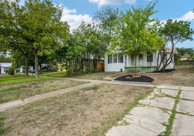 2nd image of 627 W Mulberry Ave, San Antonio, TX 78212 | MLS# 1954784