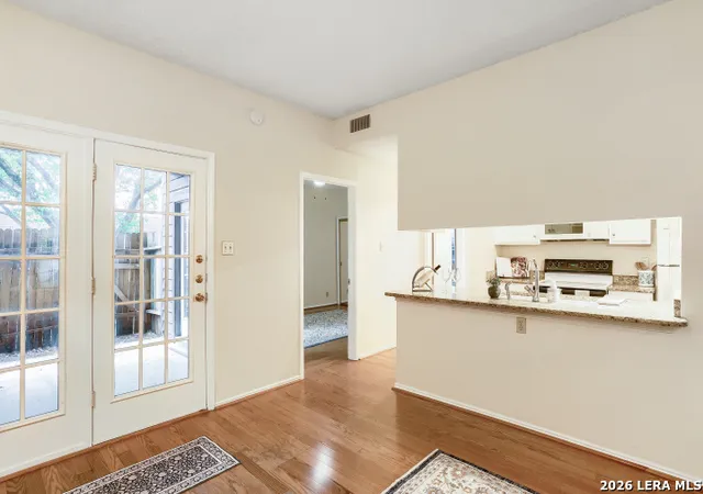 Listing Photo 3 - Condo for sale in building located at 8655 Datapoint, San Antonio, TX 78229 - Unit #403