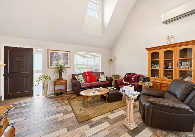 4th image of 163 Buckeye, Seguin, TX 78155 | MLS# 1954823