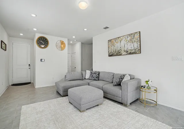 Photo 4 of Condo for sale at 14839 Vance Jackson #UNIT 701, San Antonio, TX 78249 | MLS# 1954832 | Listing updated on 2026-08-29